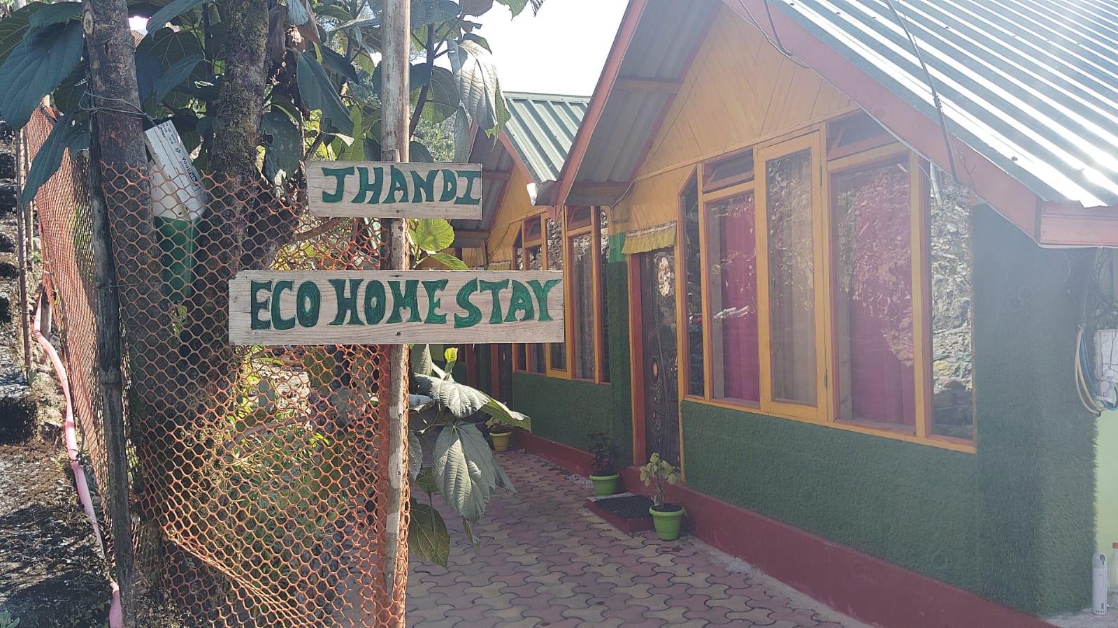 JHANDI ECO HUT