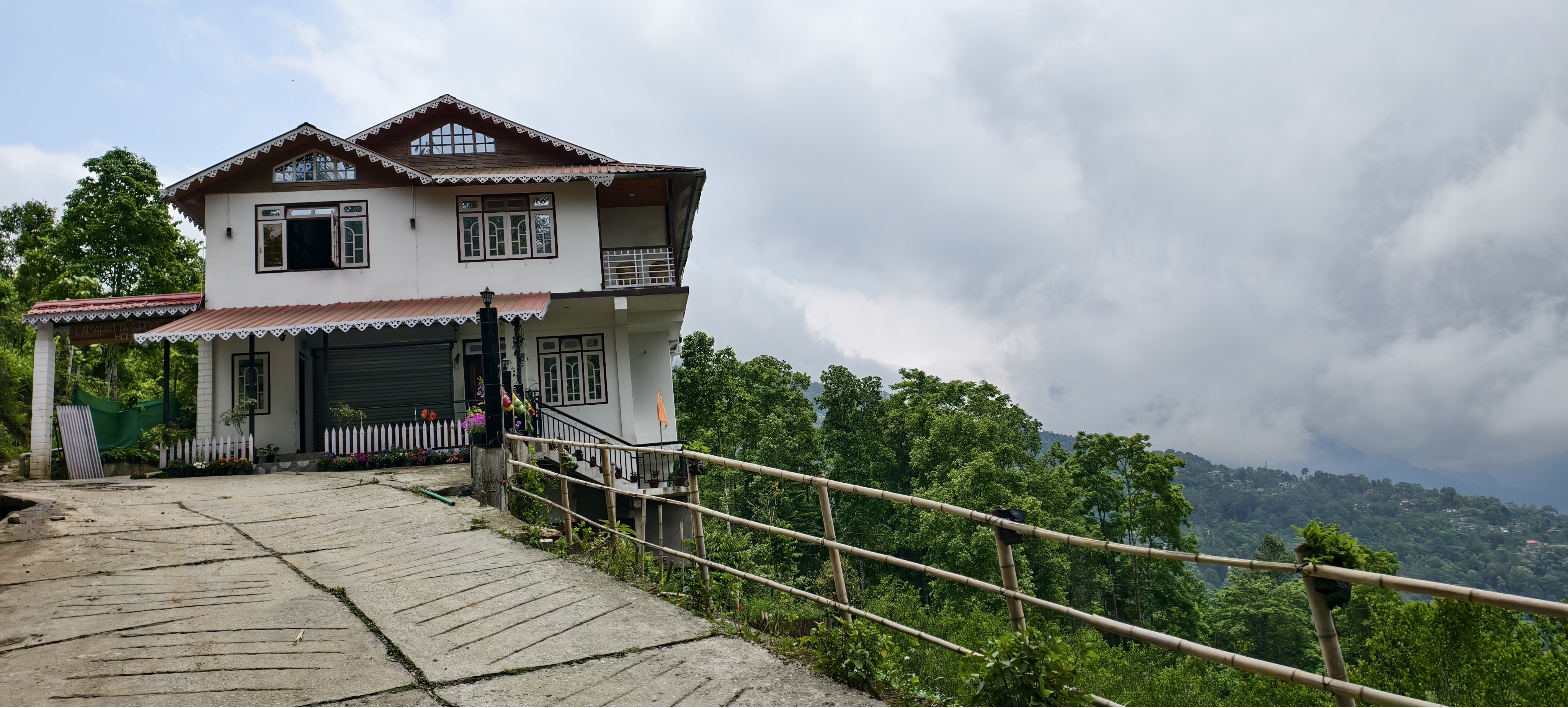 LAMAHATTA GROVE HOMESTAY